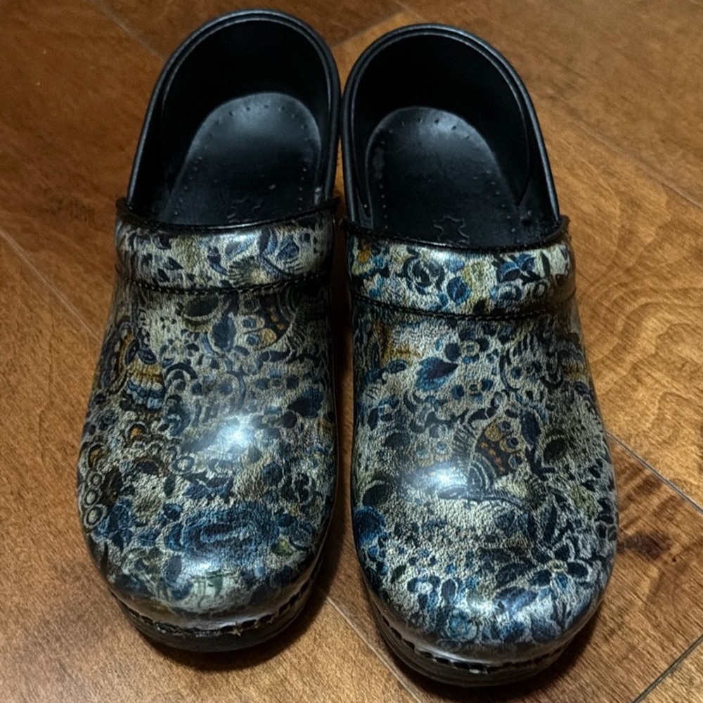 Dansko Women's Patterned Mules - Black and Blue Size 37 - Great Condition